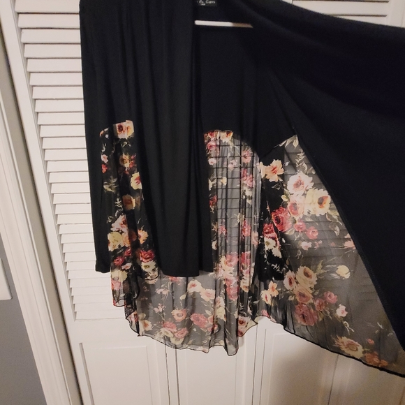 Kim & Cami Floral Black blazer - Picture 5 of 9